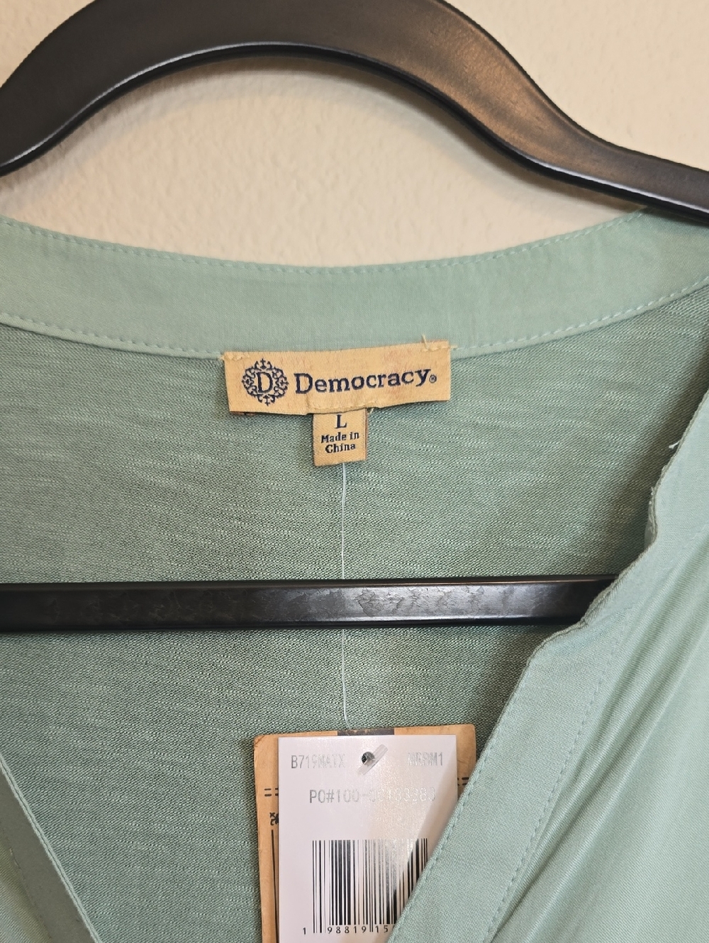 Democracy Sage Green Embroidered Button-Front Blouse Size Large Nwt. - Picture 2 of 5
